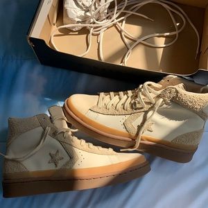 NWT converse pro leather all stars sand/honey